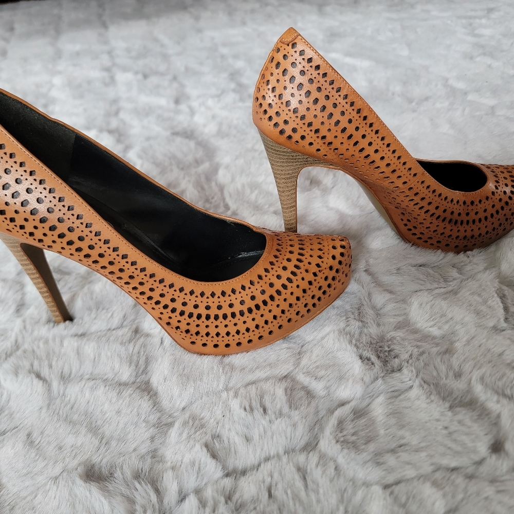Tan Leather BCBG 4 inch Heels Women's Size  7.5